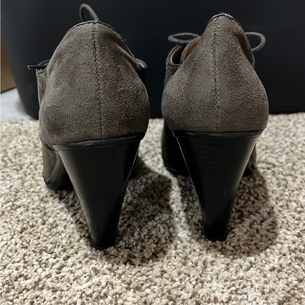 Heels - Picture 3 of 3